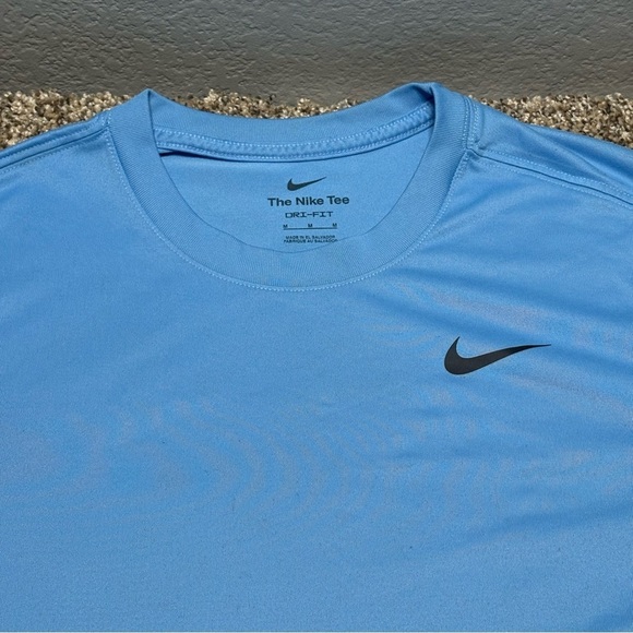 Nike Men's Light Blue Short Sleeve Tee - Picture 3 of 9